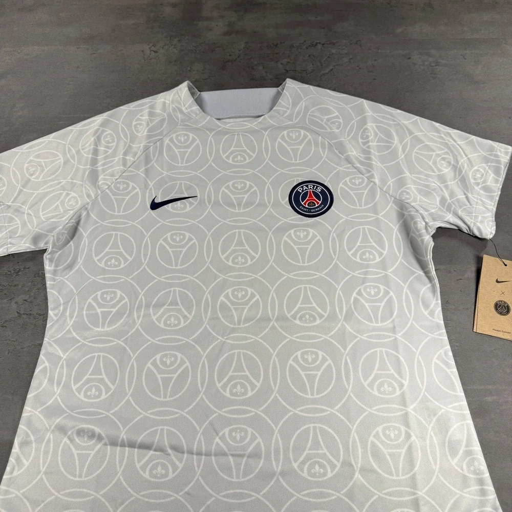 Nike Paris Saint Germain PSG Soccer Jersey Women Medium Gray White 2022‎ Kit